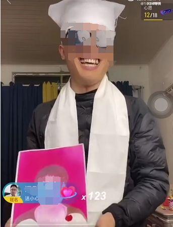 网红拿母亲遗照卖孝帽,网红孝心还是商业炒作？